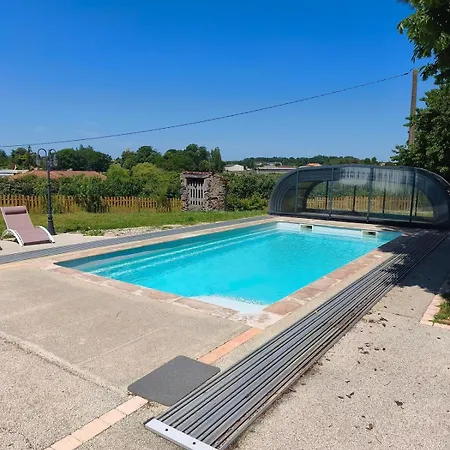 Semesterbostad Grande Maison En Campagne Avec Piscine Chauffee Et Decouvrable