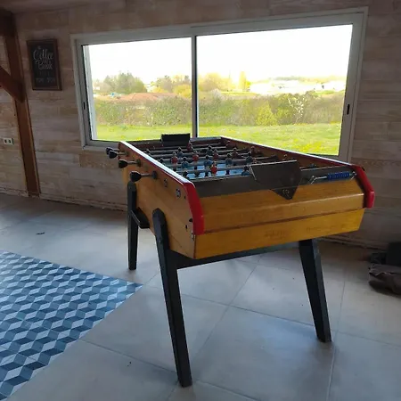 Grande Maison En Campagne Avec Piscine Chauffee Et Decouvrable Semesterbostad *