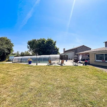Дом отдыха Grande Maison En Campagne Avec Piscine Chauffee Et Decouvrable