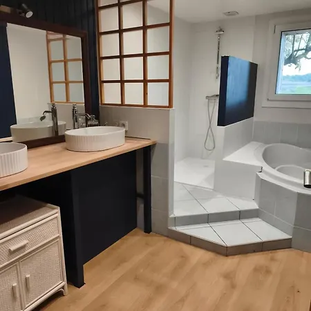 Semesterbostad Grande Maison En Campagne Avec Piscine Chauffee Et Decouvrable