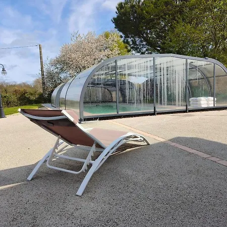 Grande Maison En Campagne Avec Piscine Chauffee Et Decouvrable Semesterbostad Chaudron-en-Mauges