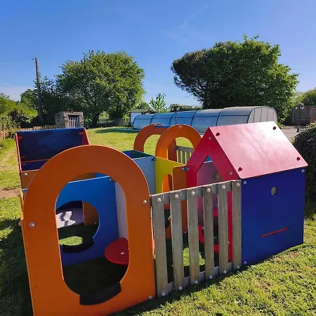 Grande Maison En Campagne Avec Piscine Chauffee Et Decouvrable Дом отдыха Chaudron-en-Mauges