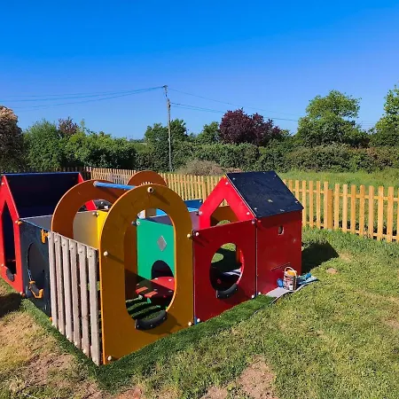 Grande Maison En Campagne Avec Piscine Chauffee Et Decouvrable Semesterbostad Chaudron-en-Mauges